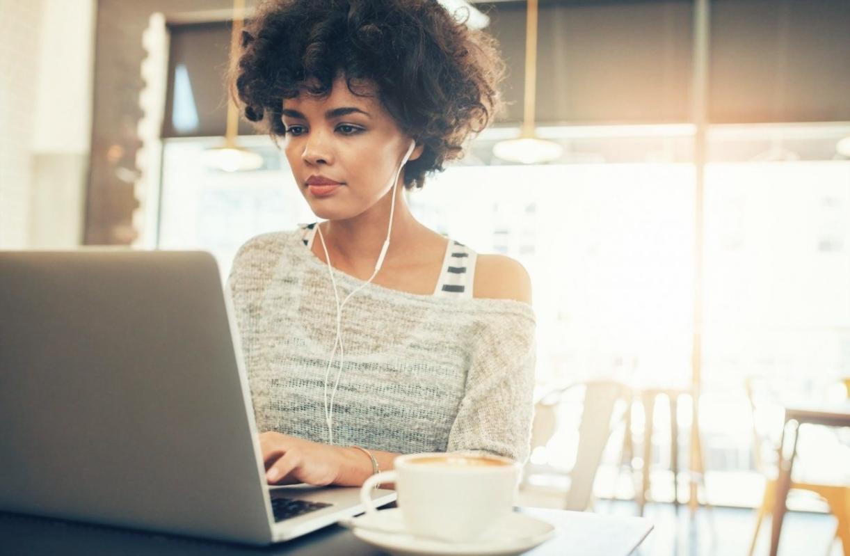 Analiza dokumentów finansowych i modelu biznesowego startupu